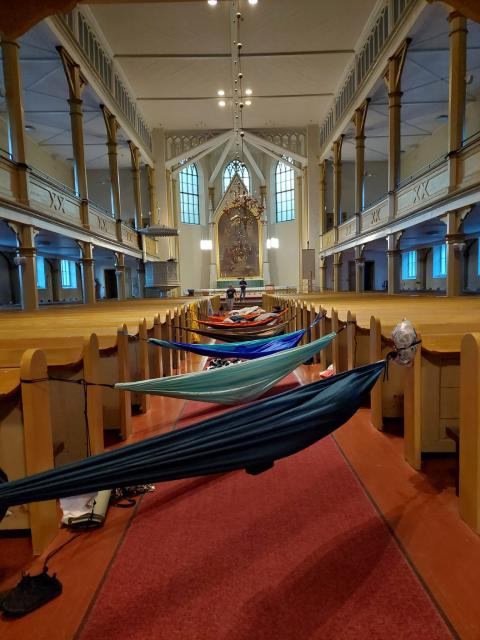 riippumattoja Someron kirkossa