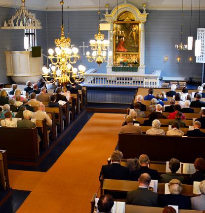 Somerniemen kirkkosali sisältä.