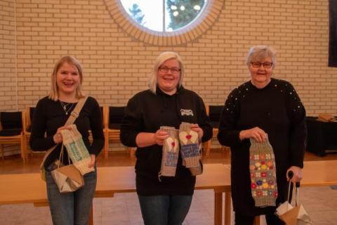 Säärystinkisaan osallistuneet 1.12. palkintojen jaossa, Alli Ryhtä, Eerika Sillanpää, Aune Kavander. 