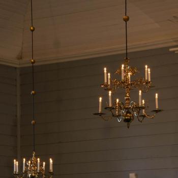 Kynttilät kruunussa.