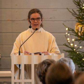 kirkkoherra Lilli-Irmeli Hintsa.